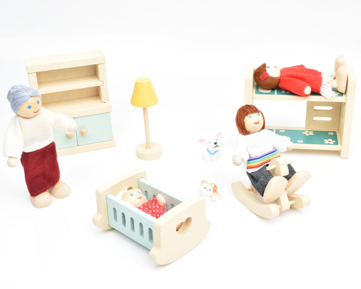 Wooden Dollhouse Dolls Family Set of 7 Miniature Figures and 2 Pets Z916